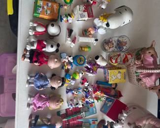 Big snoopy collection with 2000 Hallmark Peanuts Porcelain Dolls Limited Edition