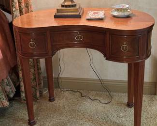 Kidney shape mahogany table or desk