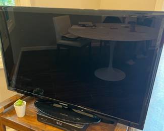 128. Samsung TV (54")