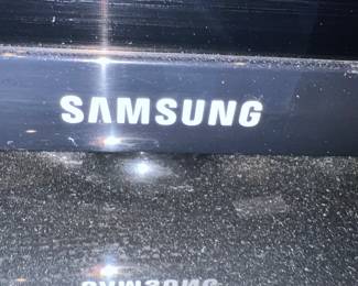 128. Samsung TV (54")