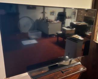 1. Samsung TV (40")