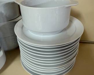 Set 12 soup crocks with under plates