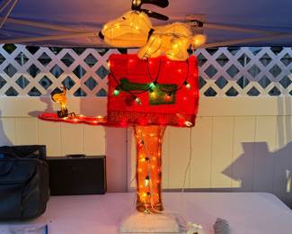 Vintage Christmas Snoopy and Woodstock Mailbox