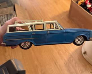 Vintage Metal Rambler Car