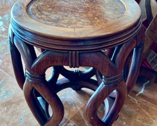There are 2 of these side tables.