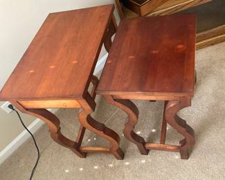 3/3 Nesting tables.