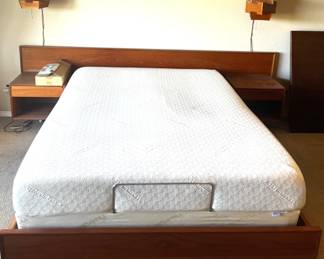 MCM Queen Size Adjustable Bed Frame Tempurpedic Mattress
