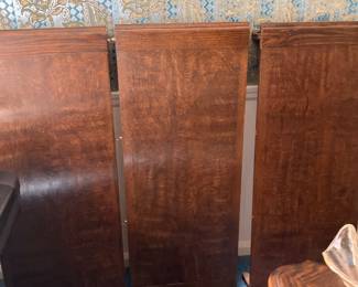 Leaves to dinning room table