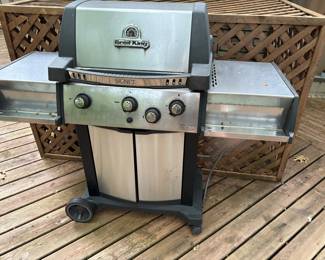 Broil King - natural gas grill - excellent condition