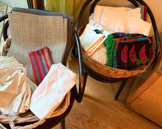 Placemats, napkins, tablecloths and runners