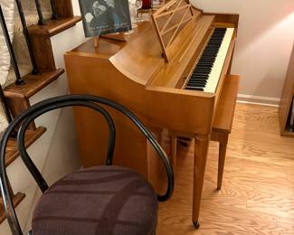 Bent-wood armchairs - blacl - set of 4 available and Piano