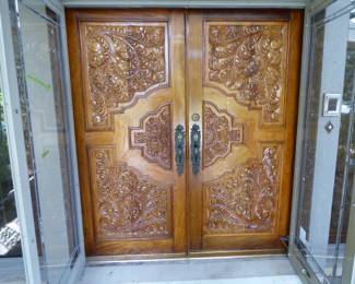72″ Double Hand Carved Mahogany Doors
$3,950.00 / /set / 1 Available. Standard 72″ X 80″ Door. This beautiful set of doors includes Jamb, Hardware and Trim. The Leaded Glass around the door is NOT included. Will sell as a package. Call Terry.