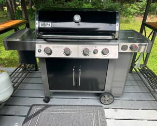 Weber Genesis II grill in like-new condition