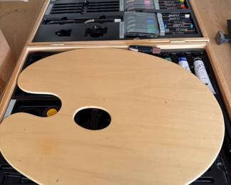 Art supplies with case