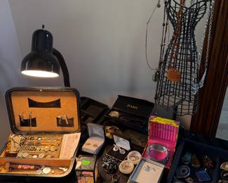 Cufflinks & assorted jewelry