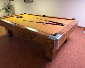 Gandy Big G billiard table
