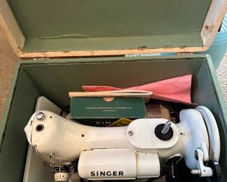 Singer Sewing  Machine in box 