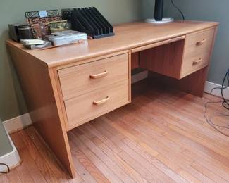 Contemporary style desk
