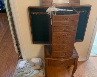 Jewelry armoire