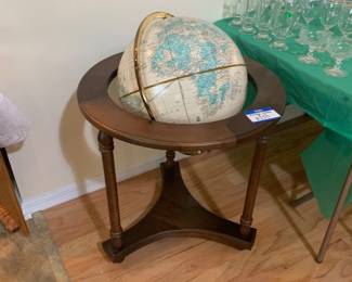 Full rotation globe