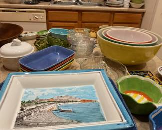 Pyrex dishware set, Mixed kitchen ware