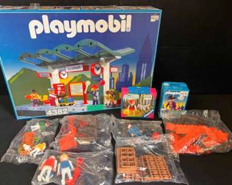 SH910Playmobil 4382, 4562, 3011 And More