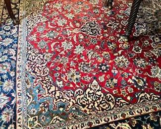 Large rug in the dining room