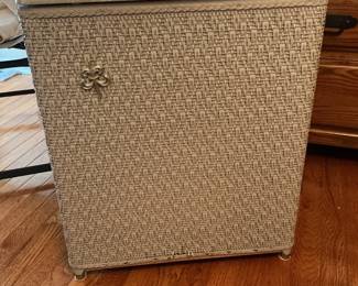 Vintage hamper