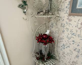 This is from our first walk through of the home. This is a lovely home that is decorated with many floral bird and outdoor tchotchkes.