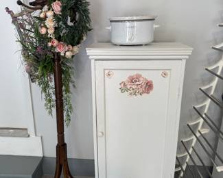This is from our first walk through of the home. Even the garage has beautiful pieces. Here’s a lovely Bentwood coat rack and white washed cabinet.