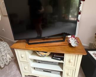 This is from our first walk through of the home. We have many home electronics. All are an excellent working condition. Here’s a flatscreen TV. You’ll see a DVD player and a VCR player below. In the small entertainment center is superb