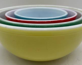Primary Pyrex Nesting Bowl Set of 4