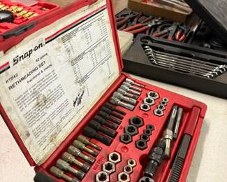 SNAP ON RETHREADING SET