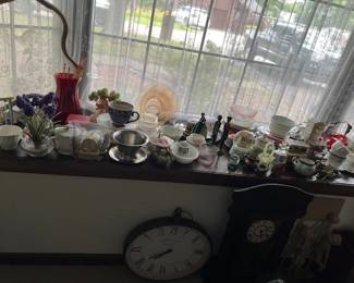 Glassware and collectables. Some Gone With The Wind memorabilia