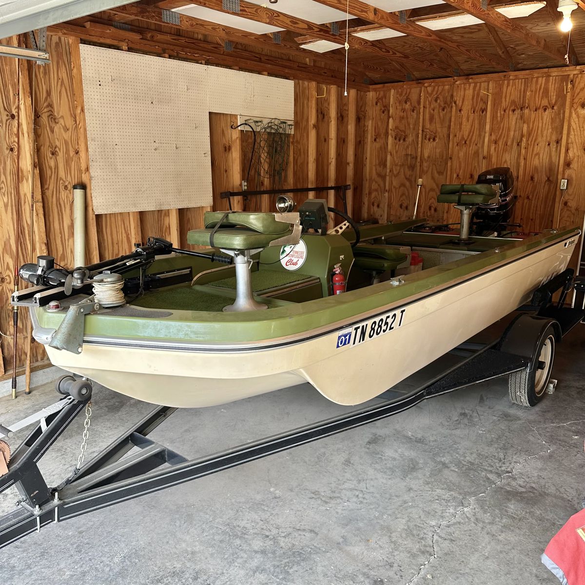 1972 Fabuglas bass boat. Highest bid wins. Bids accepted starting at 6:00pm/Thursday. Final bid accepted at 7:00pm/Saturday. See QR code slide to place bid.