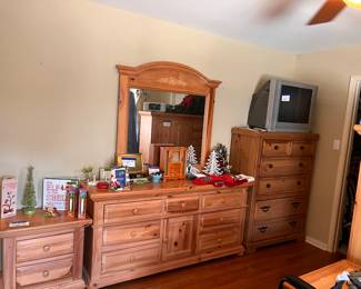 Broyhill Bedroom Set