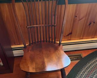 1 of 8 chairs that go w/the Dining Table & Hutch
