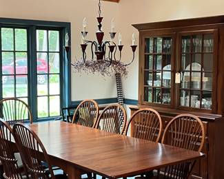 95" Stunning Dining Table w/2 Leafs Inserted, Beautiful 2 Glass Door, 2 Cupboard Doors & 2 Drawer Hutch  w/8 Chairs  (Location Dining Room)