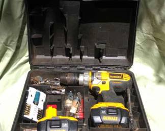 DeWalt Drill Set with 18v Rechargeable Batteries, Case Bits