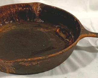 2770 - Cast Iron Pan #9 - 10"