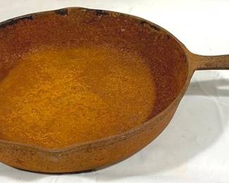 2749 - Cast Iron Pan - 9"