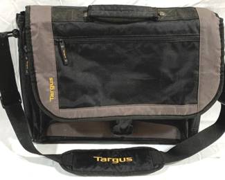 2318 - Targus Messenger Bag - 17" x 14"