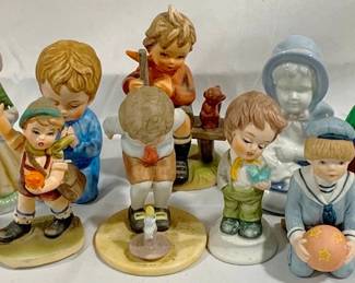 8025 - 9 Ceramic Figures