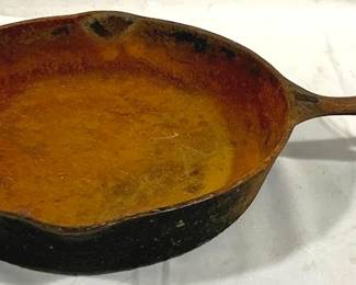 2767 - Cast Iron Pan - 9"