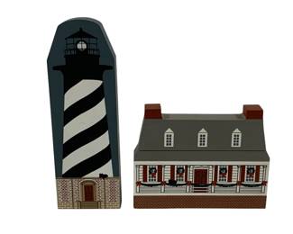 4085 - 2 Painted Wood Houses 4" & 7"