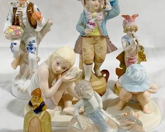 8069 - Lot of 7 Ceramic Figures