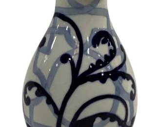 4156 - Bombay Blue & White Vase 8"