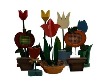 4087 - Assorted Wood Flower Decor