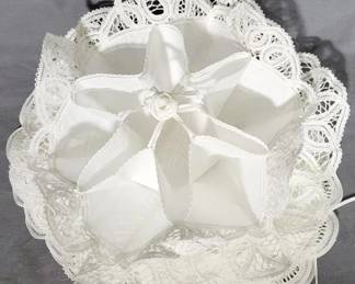 1167x - Hand Made Belgian Lace Bread Basket Liners 14 x 14