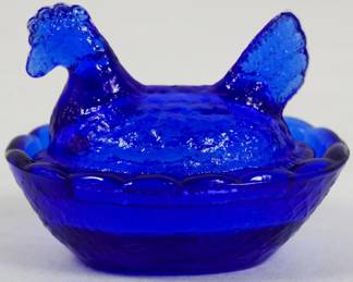 7037 - Miniature Glass Hen on Nest 2x3x2